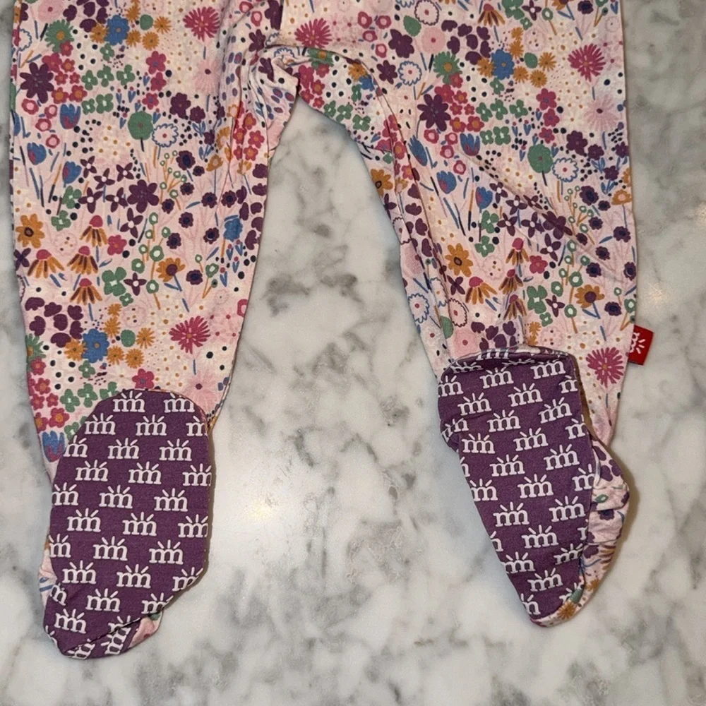 NWT MAGNETIC ME FLORAL RIGHT FIT FOOTIE 9/12M